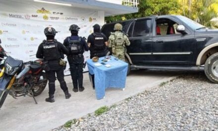 Aseguran Vehículos y Drogas en Cateo en Papantla