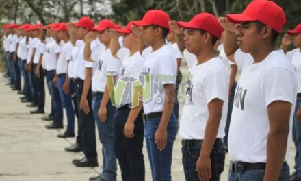 Cerro Azul: Toman protesta jóvenes Clase 2006 y remisos