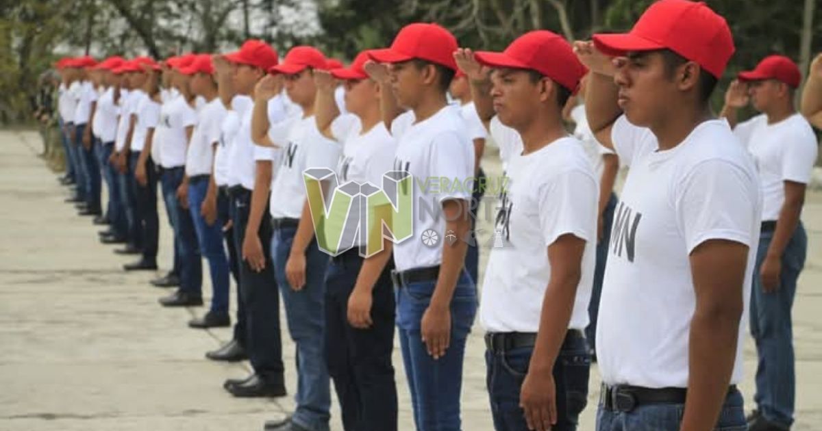 Cerro Azul: Toman protesta jóvenes Clase 2006 y remisos