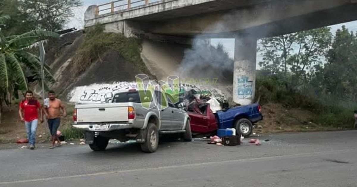 Álamo: Daños materiales y tres lesionados es el saldo de aparatoso choque a la salida de Chapopote