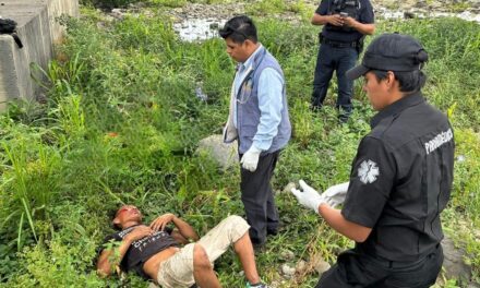¡Sobrevivió!: Hombre cae del puente Cazones 1