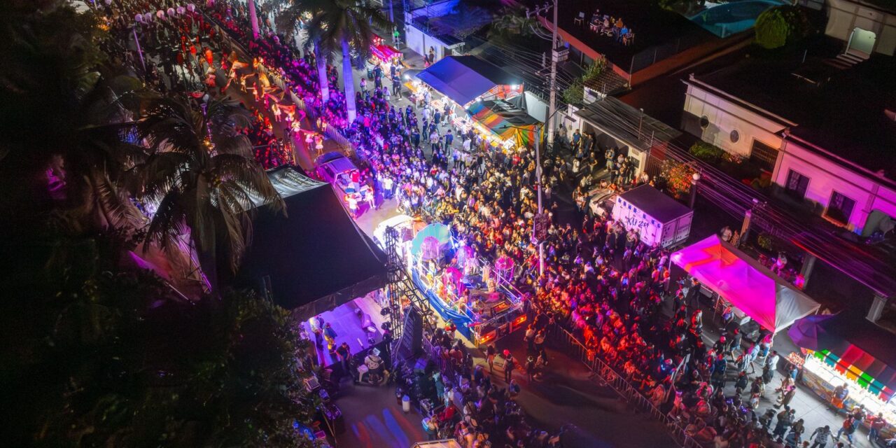 Totalmente abarrotado el bulevar en el segundo paseo de Carnaval Tuxpan 2025