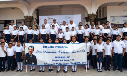 Tuxpan: Primaria Luis Donaldo Colosio participa en Lunes Cívico, en la explanada municipal