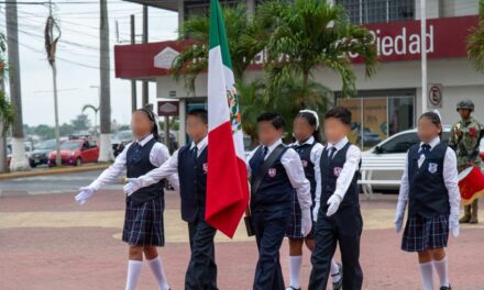 Tuxpan: En Lunes Cívico se recordó a Fausto Vega Santander