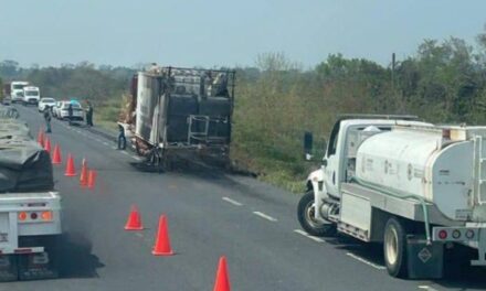 Remolque Petrolero se Incendia en Autopista Tuxpan-Tampico