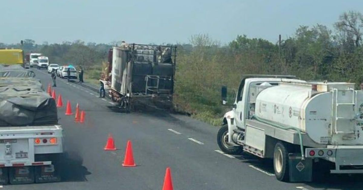 Remolque Petrolero se Incendia en Autopista Tuxpan-Tampico