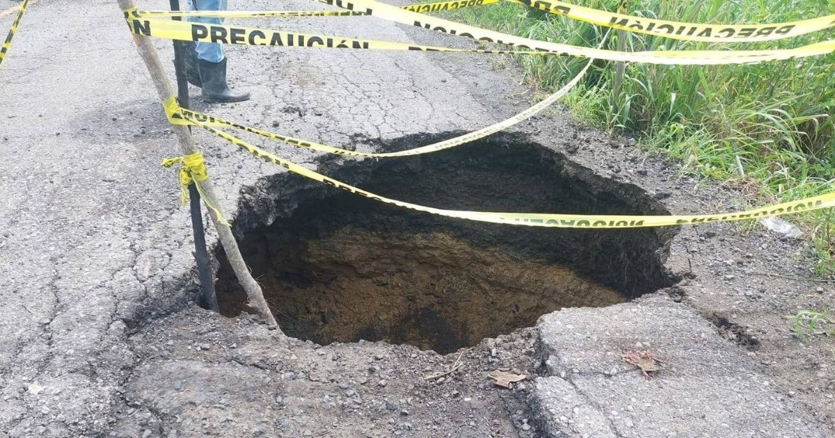 ¡Alerta en la Carretera! Socavón en el tramo Naranjos-Ozuluama