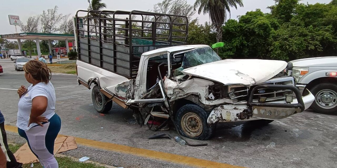 Un hombre prensado y elevados daños materiales tras choque en la Tuxpan-Tampico