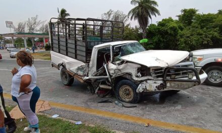 Un hombre prensado y elevados daños materiales tras choque en la Tuxpan-Tampico