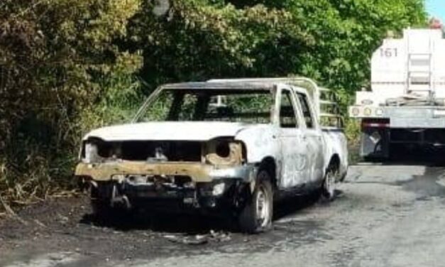 Se incendia camioneta en la carretera Chote-María de la Torre