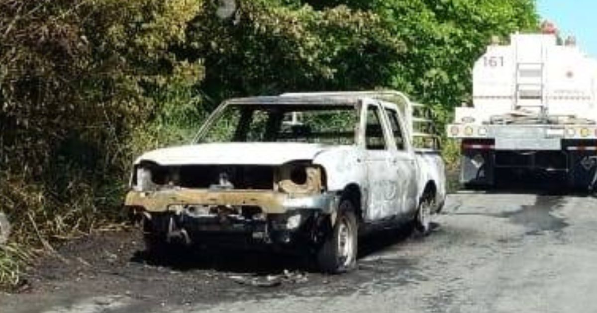 Se incendia camioneta en la carretera Chote-María de la Torre