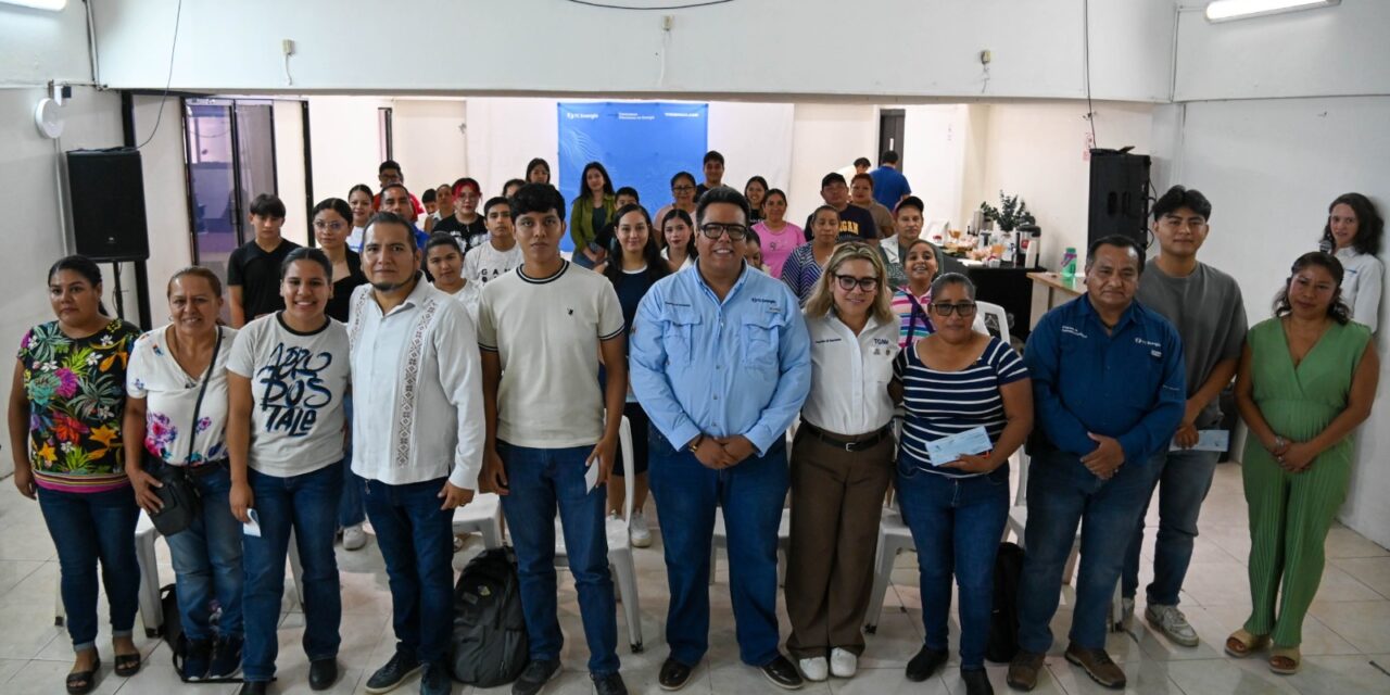 Estudiantes de nivel superior de Tuxpan recibieron Becas TC Energía