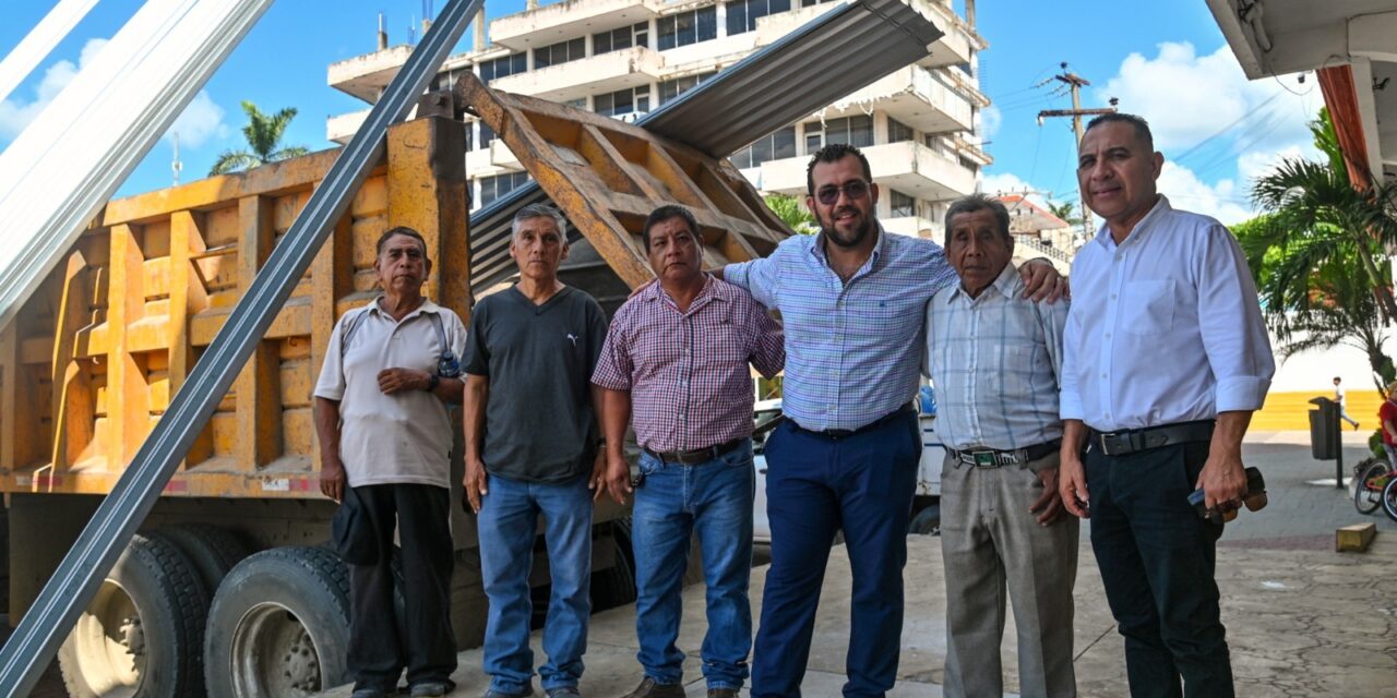Comunidades tuxpeñas beneficiadas con la entrega de material de construcción de parte del Ayuntamiento