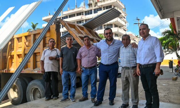 Comunidades tuxpeñas beneficiadas con la entrega de material de construcción de parte del Ayuntamiento