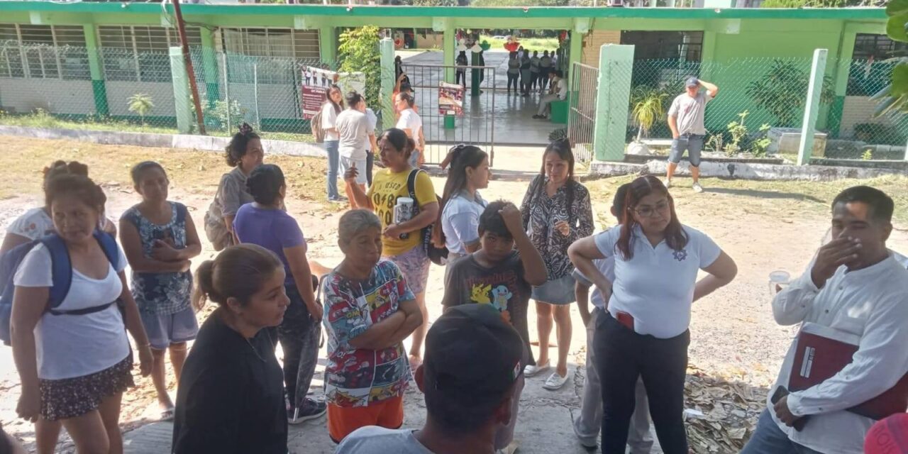 Pueblo Viejo: Padres de Familia toman instalaciones de la Secundaria Técnica 64