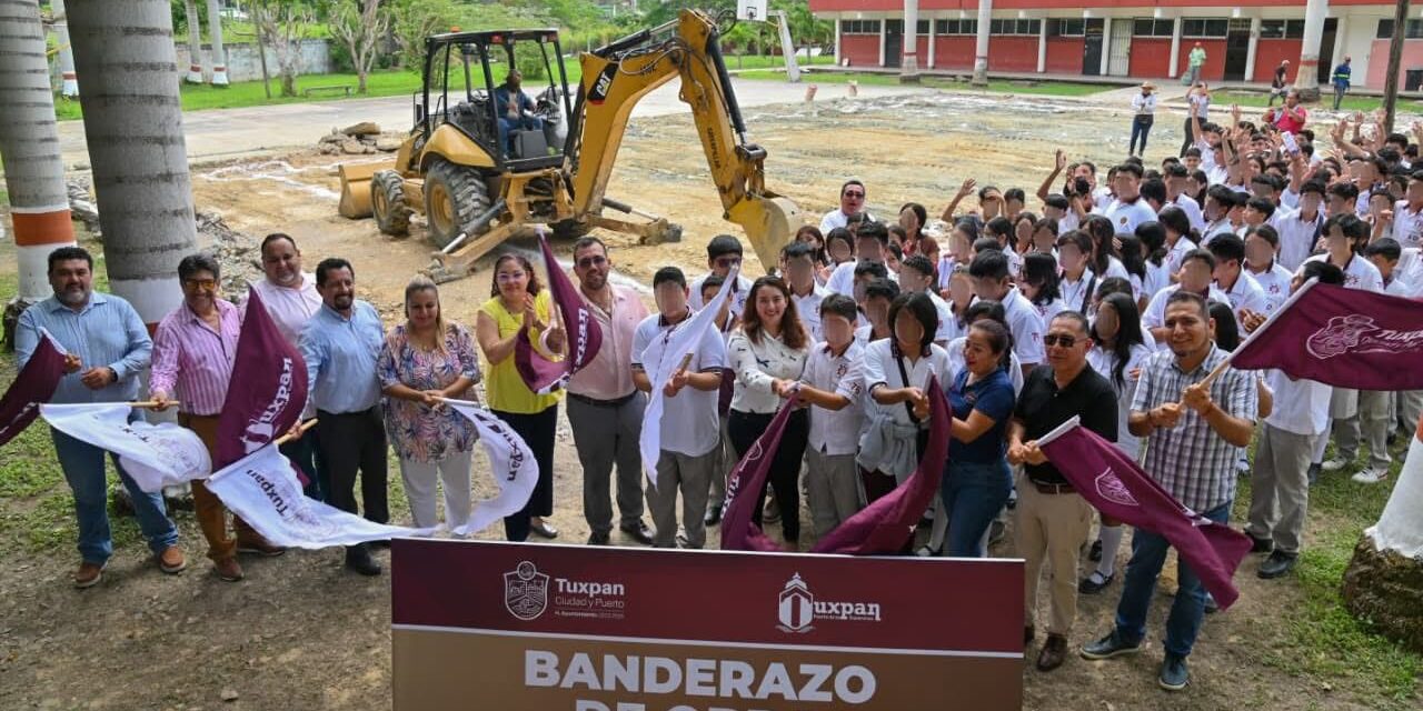Tuxpan: Inicia construcción de techados en áreas de uso múltiple y canchas deportivas en el CETMAR y en la Secundaria Técnica 76