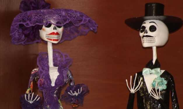 La Dirección de Cultura Tuxpan lanza convocatoria para el Concurso de Figura de Catrinas (cartonería)