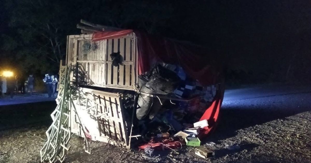 Conductor ebrio provoca volcadura en Álamo