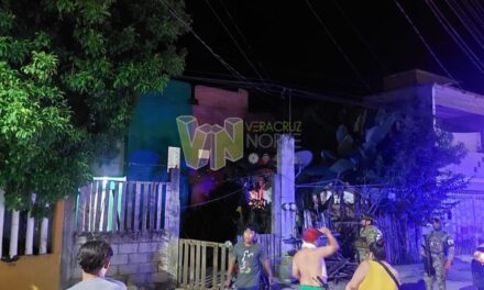 Vecinos de Álamo sofocan incendio provocado por aire acondicionado