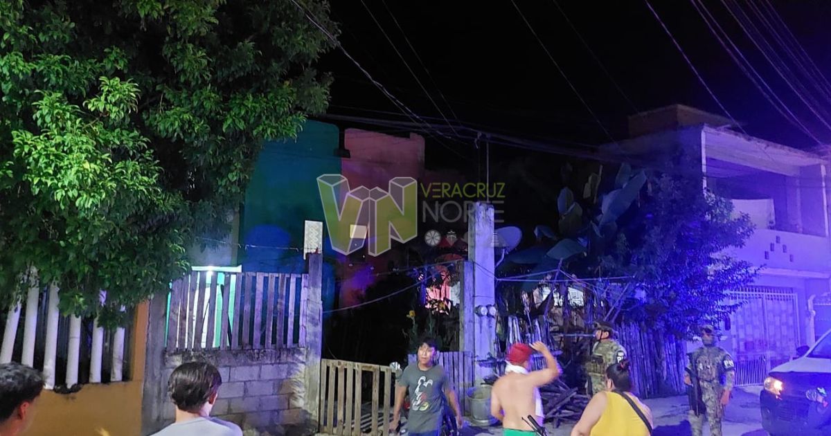 Vecinos de Álamo sofocan incendio provocado por aire acondicionado
