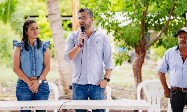 Daniel Cortina continúa recorriendo comunidades; ahora visitó Tronconal junto a Martha Zárate