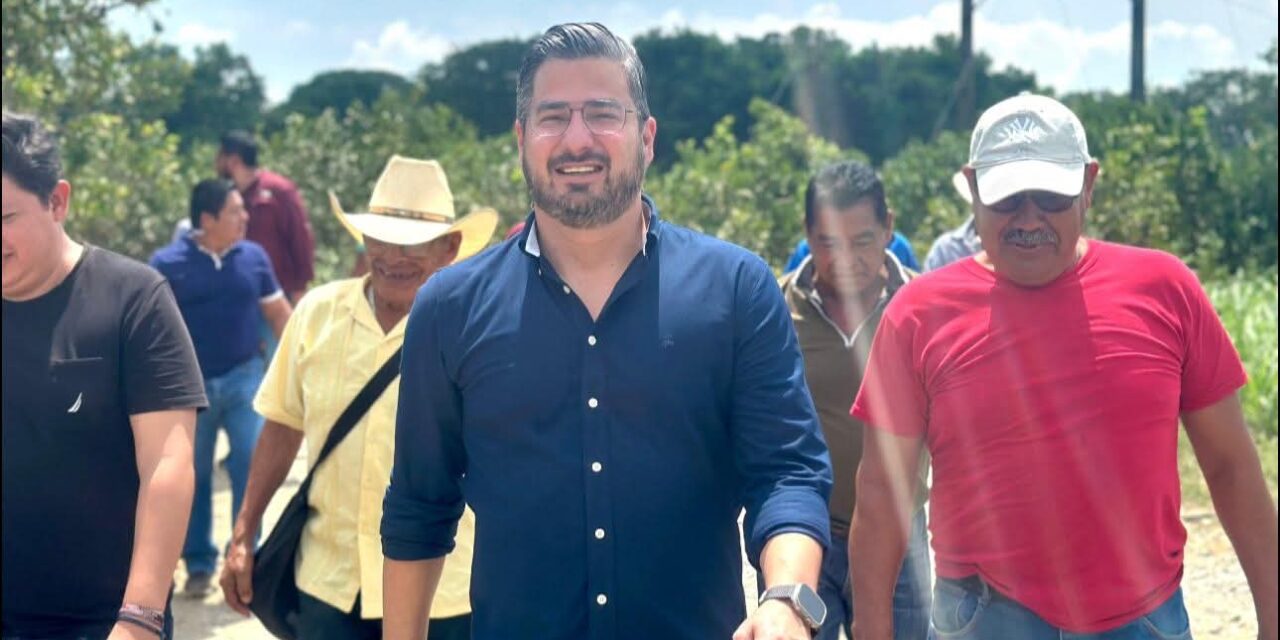 Daniel Cortina recorre Tampiquillo y Zapotalillo; compromete obras y apoyos escolares