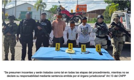 Tres personas detenidas, una motocicleta y varios objetos asegurados tras cateo en Martínez de la Torre