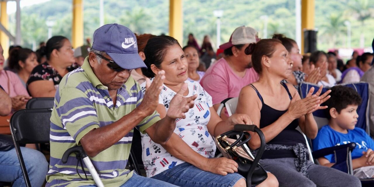 DIF Estatal entrega 2 mil 600 apoyos directos a familias  Veracruz Norte