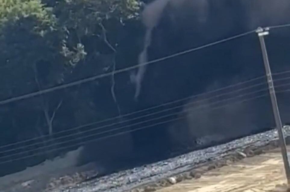 ¡Alarma en Chinampa de Gorostiza! Fuga de aceite de PEMEX obliga a evacuar escuelas