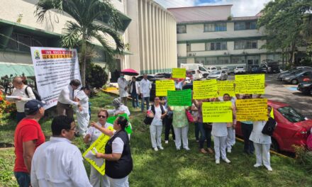 Trabajadores del Sector de Salud exigen al gobierno del estado cumplir acuerdos laborales