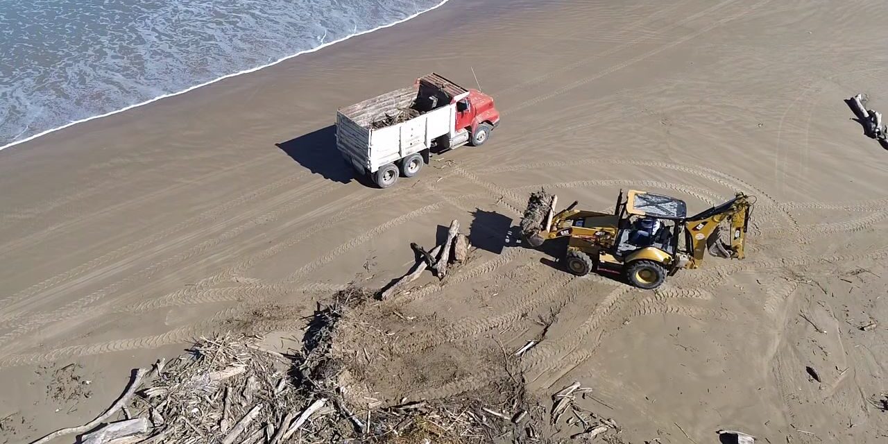 Cortina avanza en la limpieza de playas de Tuxpan
