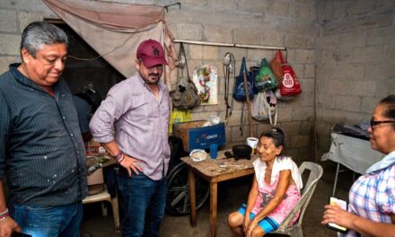 Sin descanso por la gente: Daniel Cortina continúa apoyando a familias damnificadas en Tuxpan