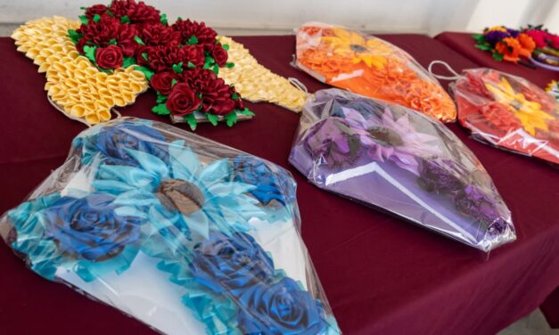 Jornadas Multidisciplinarias: Exitosa expo-venta de artículos elaborados con listón y cartón 