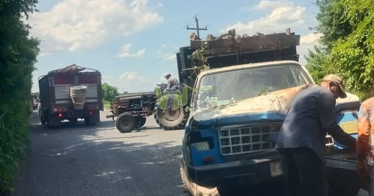Ebrio sale del camino en la carretera Álamo-Ixhuatlán de Madero