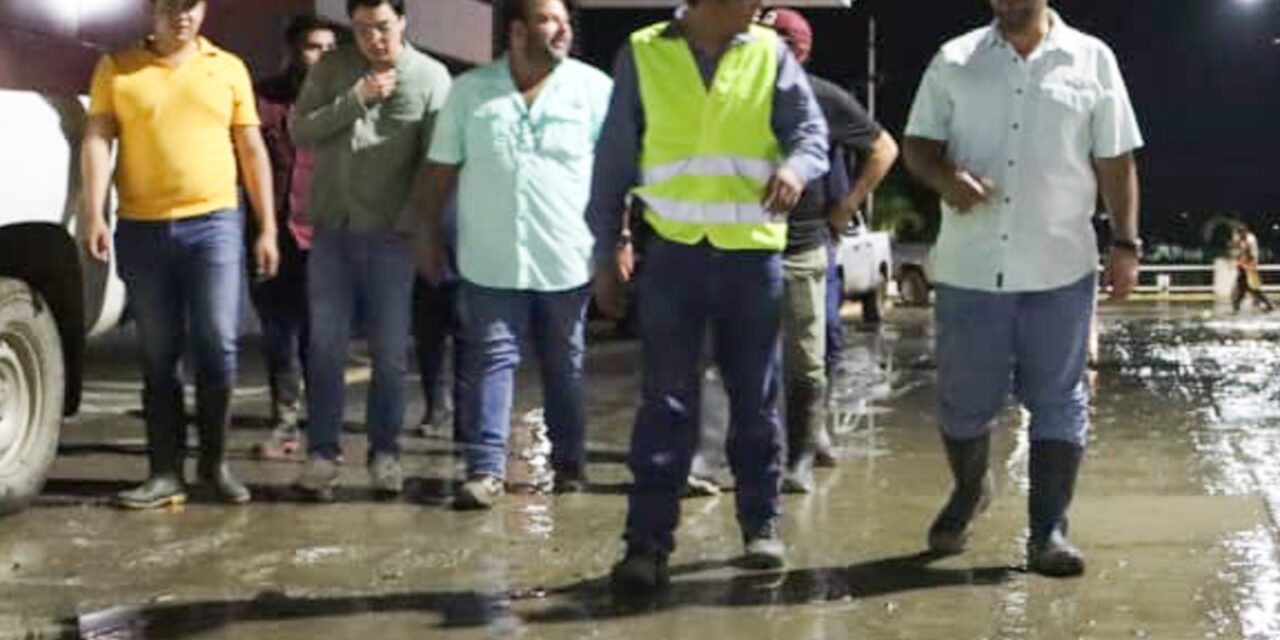 Ayuntamiento pone en marcha la limpieza y saneamiento del bulevar y calles de la zona centro, para una inmediata recuperación.