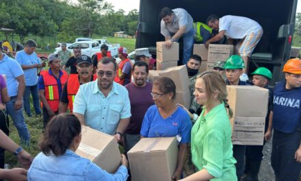 Familias damnificadas de Juana Moza recibieron paquetes alimenticios del Ayuntamiento y DIF Tuxpan