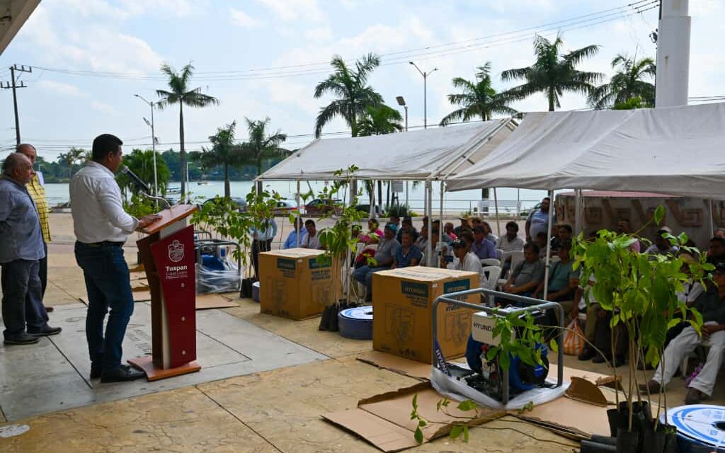 Realizan entrega del Programa de Apoyo para Mitigar los Efectos de la Sequía y el Cambio Climático, en Tuxpan
