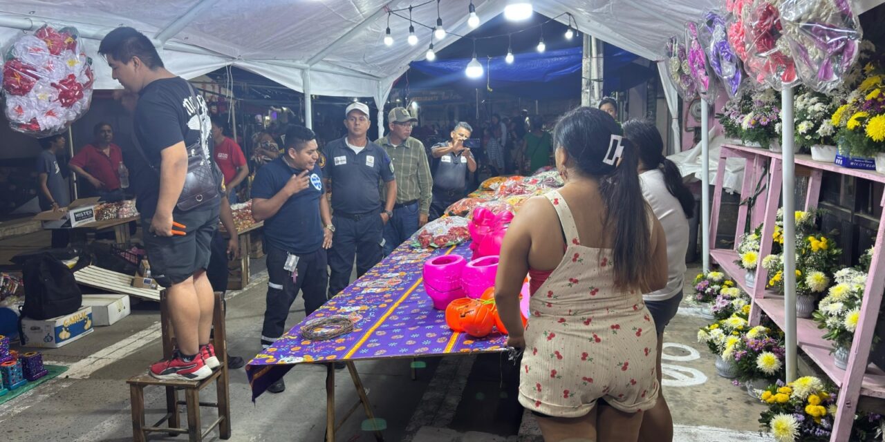 Protección Civil pidió a comerciantes de la Plaza de Todos Santos que eviten colocar sus carpas, por el “Norte” intenso,