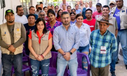 Daniel Cortina entrega luminarias a la Delegación de Bienestar en Tuxpan