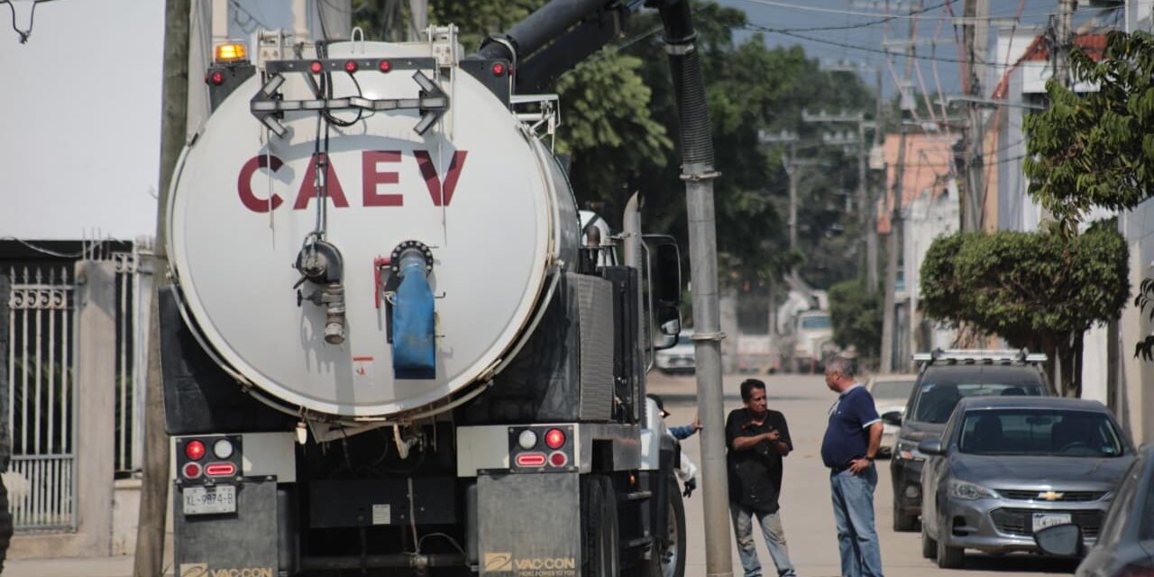 SIOP y CAEV refuerzan operativo para restablecer el drenaje en Poza Rica