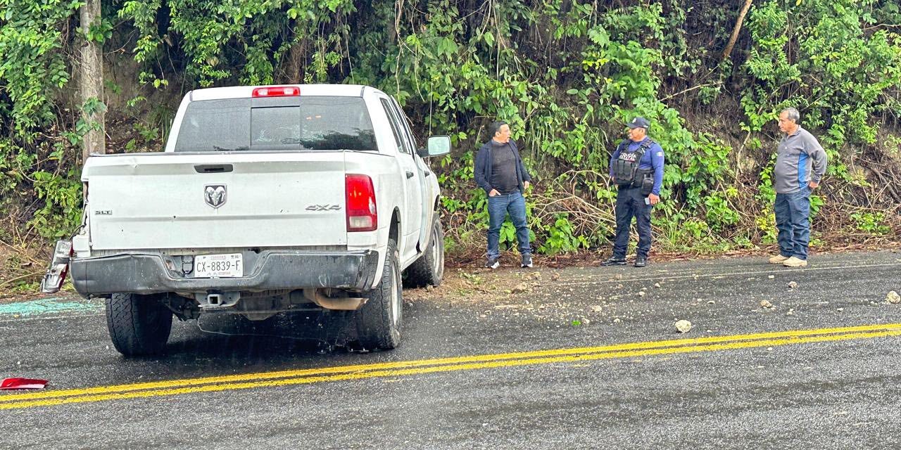 Vehículo de la Secretaría del Bienestar sufre accidente en Papantla