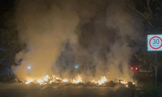 Vecinos queman basura en el acceso a Álamo: exigen servicio de limpia pública