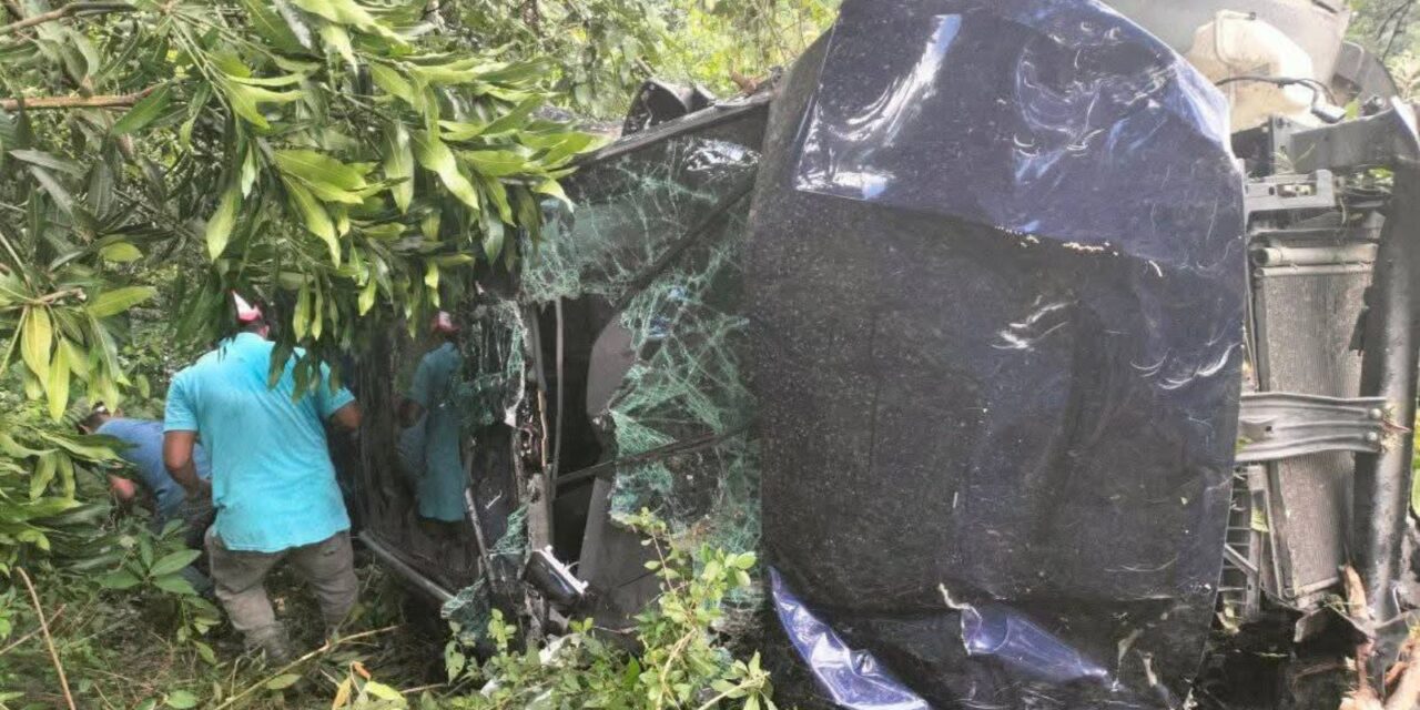 Fuerte accidente vial sobre el tramo carretero Tlachiquile-Ixhuatlán de Madero