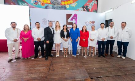 El alcalde Dr. Jesús Fomperoza y la presidenta del DIF Tuxpan, Melba López Gutiérrez, rindieron el cuarto informe de gobierno