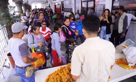 Se llevó a cabo la entrega de velitas en presidencia, para fomentar la tradición del Niño Perdido