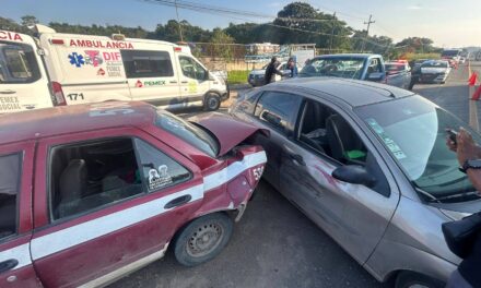 Carambola en la Totomoxtle-Tihuatlán deja tres lesionados y elevados daños materiales