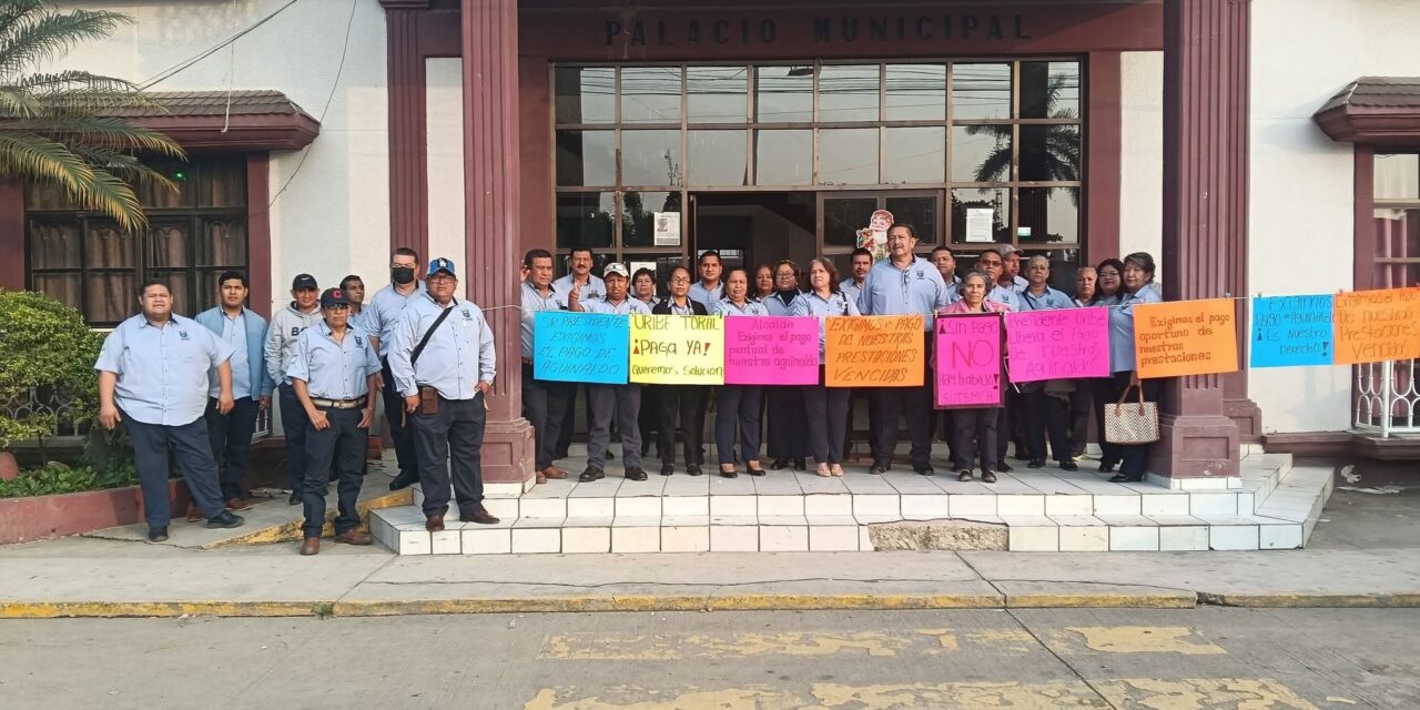 Paro de labores en el Ayuntamiento de Cazones por falta de pagos