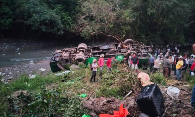 9 adultos y 1 menor fallecidos tras trágico accidente en Zontecomatlán