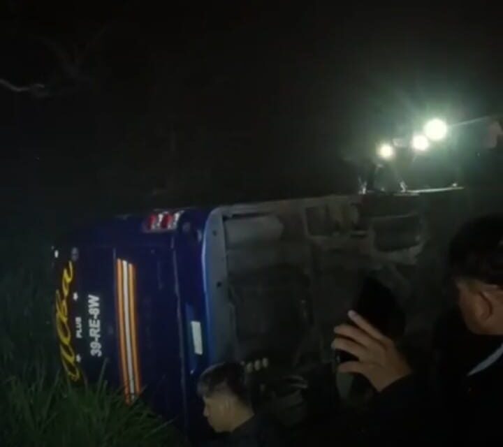 Vuelca autobús  sobre la carretera Pánuco–Tempoal