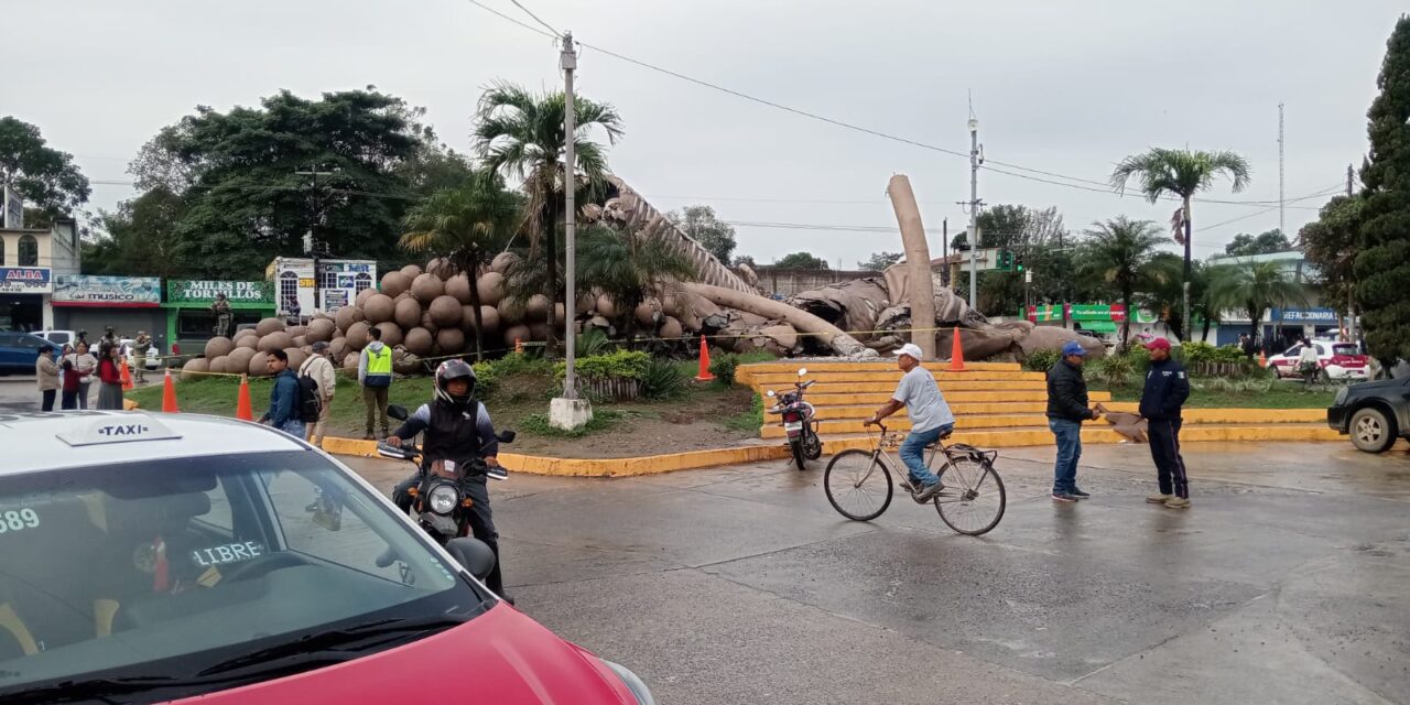 Colapsa el Monumento al Colotero en Álamo Temapache; símbolo citrícola enfrenta su mayor prueba